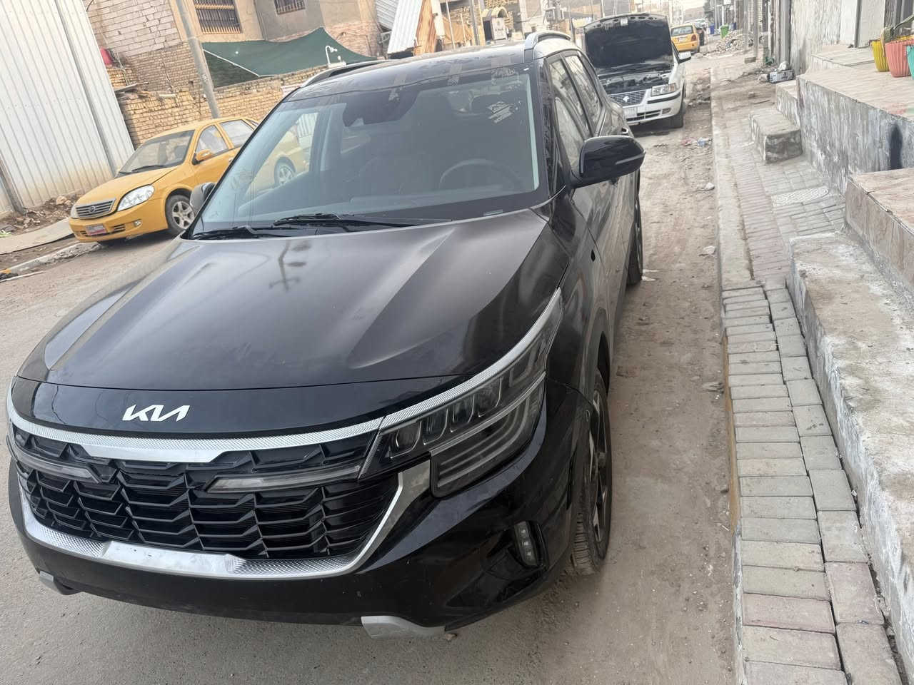 كيا سلتوز موديل ٢٤ حادث خفيف بدون ايرباك فول عده الفتحه ماشيه ١٤الف جديده كلش مبيه نقص رقم فحص باسمي مكاني ديوانيه السعر ١٥٥وبيه مجال للاتصال ***********
