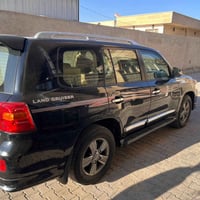 لاندكروزر • ٢٠١٣ • ١٧٠٠٠٠ كم