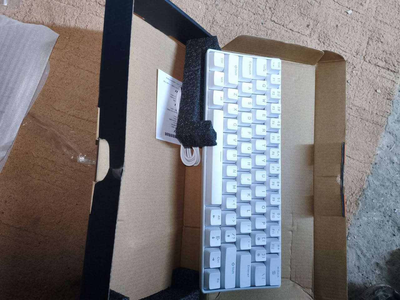 السلام عليكم شباب عندي هاي الغراض طوب وشوف الي يفيدك خاص موجود
وتساب *********** موجود
