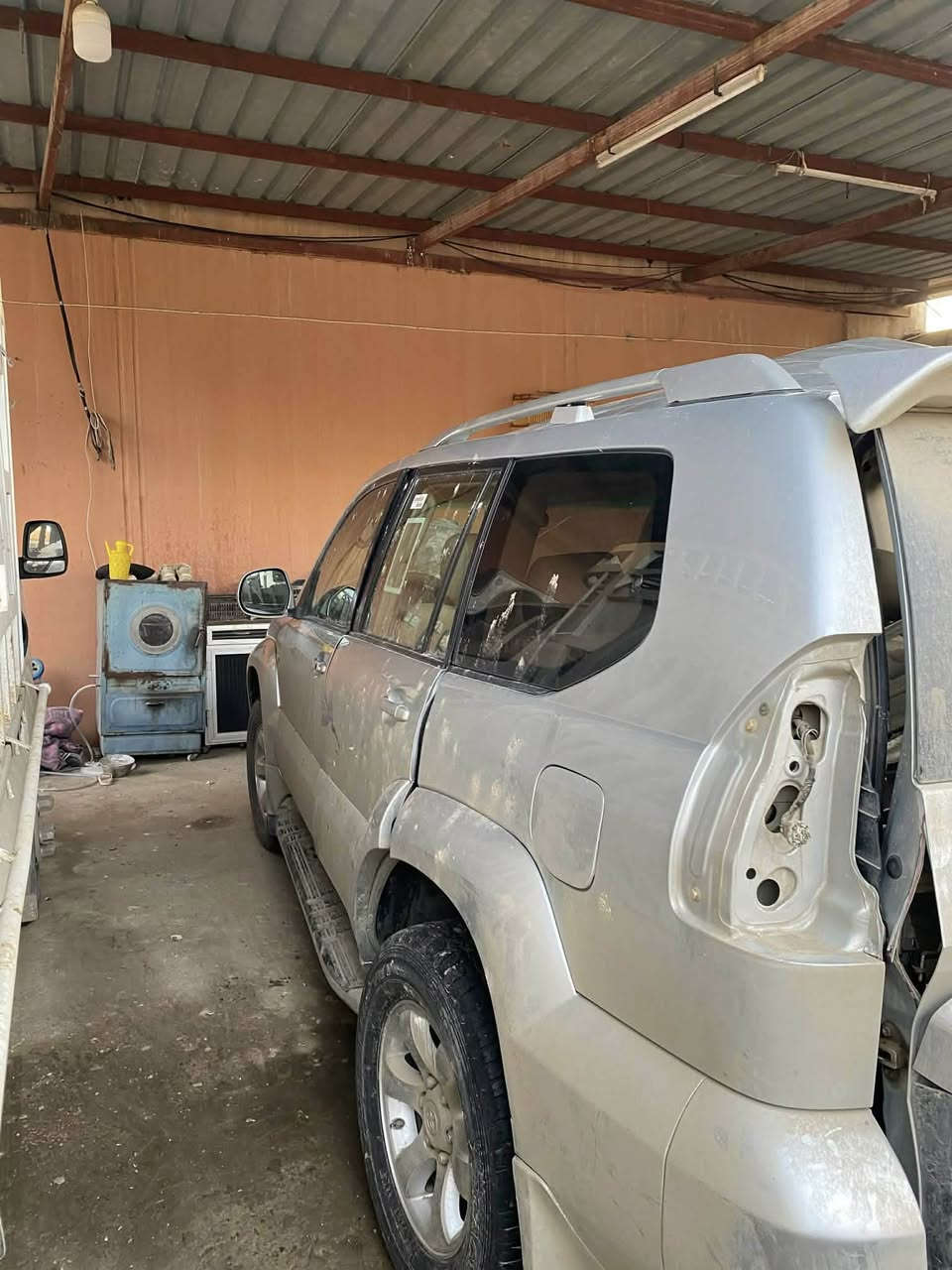 السلام عليكم 
برادو ٢٠٠٨ قبل الحادث كانت كفاله عامه وتعرضت الحادث ابيع على حادثها مكاني الموصل 
اني مكلف بل نشر هذا رقم صاحبها

***********
