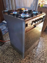طباخ عشتار الباب الاول الاصلي اخو الجديد شغال مع الفرن السعر ١٠٠ وبيهه...