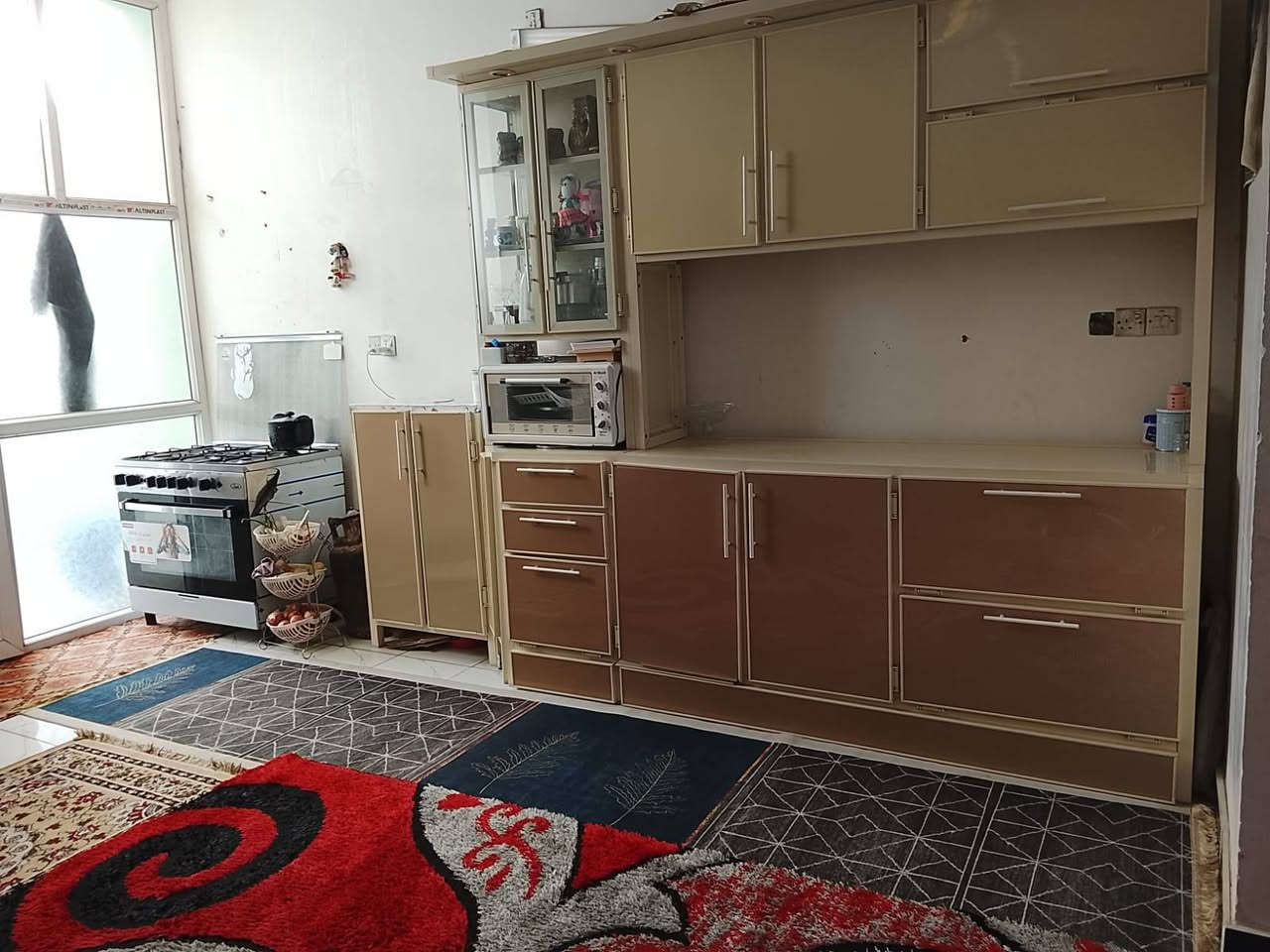 دار،للبيع مع الاثاث طابقين
 (الطابق الثاني،بعده ماكامل)
 المساحه100متر
يتكون من غرفة وصالة واستقبال ومطبخ وصحيات داخيه وخارجيه
عرض الشارع8متر
خدمات جميعها متوفره
★العنوان كربلاء ثالث بيت عن الحولي ابومهدي المهندس جدا قريب ومرتب
عقد الدار117 مفوض بلطابو ومرقم برقم اصولي على حسب الاصول
الاثاث:
ثلاجة دبل جديده 
كاونتر مترتين ونص- غساله-طباخ-سبالت عدد2ابو طنين-سخان-ماطور-تانكي مي مغاسل كلشي كامل من الاخير،بس جيب ملابس واكعد
يبعد عن الامام الحسين3كم
السعر مع الاثاث55
راسلنا واتساب سيتم تحويلك لراعي الدار،مباشرتا ••لانستقبل اتصالات فقط واتساب وسيتم تحويل على صاحب العقار مباشر
 الواتساب : ‎0774 792 9882
