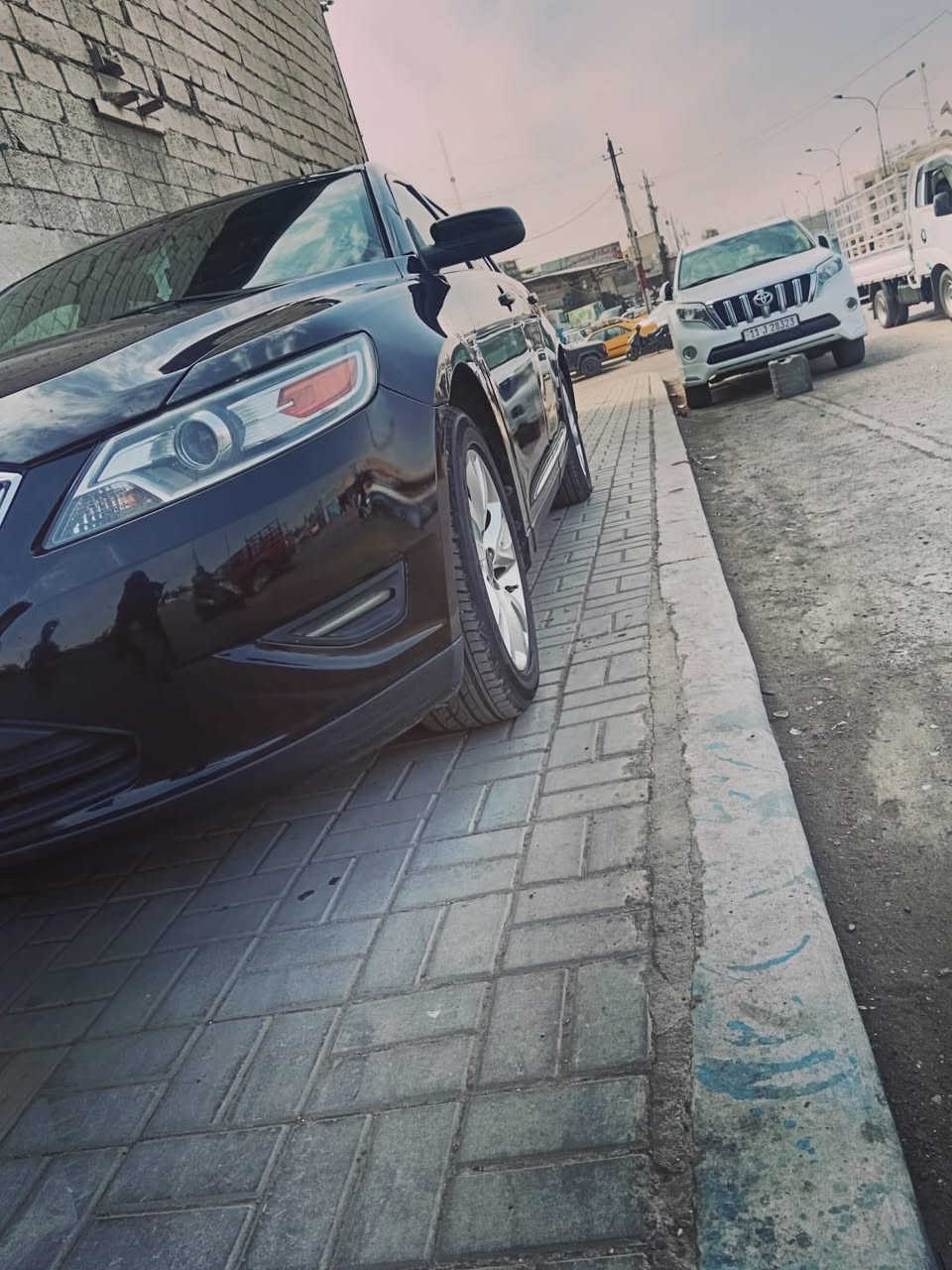 السلام عليكم
فورد تورس موديل 2010 فول مواصفات فتحة سقف كشنات جلد تحكمات كهرباء جاهزة صدر جديد تخم تاير هزة جديدة تنتهي 2027 سنوية 2029  بيها ربع باب السايق رقمها سليمانية ومكانها بغداد السيارة بأسمي تحويل ثاني يوم السعر 110 بيها مجال.

***********
