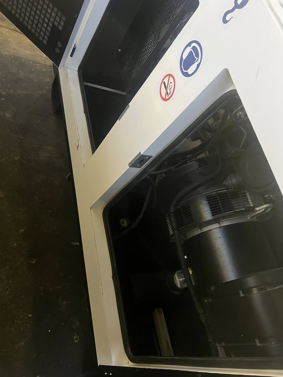 السلام عليكم تتوفر لدينا جميع انواع المولدات بمختلف الاحجام ابتداء من 13 kva الى 2000 kva 
بكافة المناشئ العالمية 
  Perkins الانكليزي الاصلي 🇬🇧🇬🇧🇬🇧🇬🇧
مع توليدلوري سمر فرنسي اصلي بضمان سنة او 1000 ساعة 
Cummins الامريكي معمل الهند 
مع راس توليد ستامفورد بضمان سنتين او 2000 ساعة 
Isuzu الياباني مختلف القياسات والاحجام 
مع توليد ستامفورد الانكليزي بضمان سنة او ١٠٠٠ ساعة 
ريكاردو البيركنز الصيني بضمان سنة او ١٠٠٠ ساعة 
راس توليد ستام فورد 
للاستفسار الاتصال على *********** وتساب او زيارة مقر شركتنا بغداد الكرادة ٥٢ قرب شركة جبس ليز
