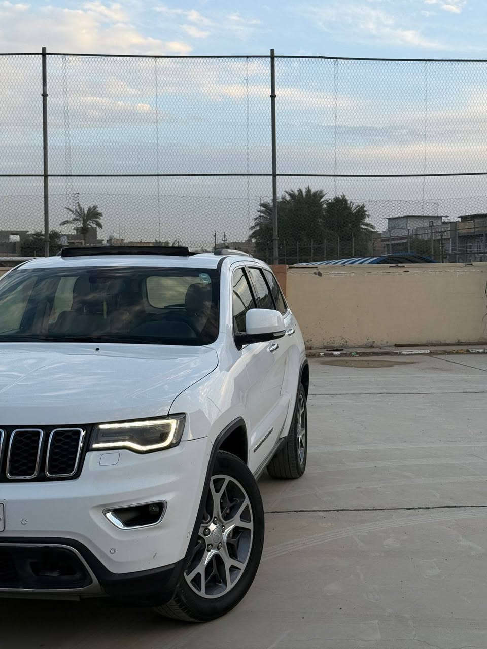 Jeep لمتد بلاص 2019 فوللل مقبطه مواصفات 

كشنات خزن ميموري
كشن السايق والسكن كهرباء
٣ شاشات 
شاشة اعطال
عداد ديجتال
منافذ HDMI 
تدفئة تبريد بالكشنات الاماميه
تدفئة بالكشنات الخلفيه 
اوتو هولد 
بارك سينس مساعد اصطفاف
رادارات ٣٦٠ درجه 
كامره دواره 
بانوراما طكتين 
صندوق كهرباء شفط 
تدفئة بالستيرن 
١٠ سماعات +دمام خلفي
كشنات جلد 
بيانو بلاك 
تبريد ثلاجه 
مكينه ٣٦٠٠ v6 
مدخل ديسك بالجكمجه للافلام والاغاني
ويل حجم 19 عنكبوت 
تعتيم ذاتي 
نظام نزول منحدرات 
مودات snow/auto/sport/sand/mud/rock
كير ZF 8 نمر رياضي
نظام ملاحة 
شفتات ستيرن 
ستيرن كهرباء
تخشيبات داخليه 
تنبيه النقطه العمياء
السياره خير من الله رقمها اربيل ماشية ٦٧ الف خليجيه سنويه ٢٠٣٠ بأسمي السياره تحويل ثاني يوم بيها شبر بالجاملغ الامامي صبغ اثر شخط وبارد بالجاملغ الخلفي اثر طخه بسيطه على كد اربع اصابع 
اي شي ثاني مابيها السياره السعر ٢٧٥$ وبيها مجال بسيطط حك الجيه مكاني بغداد العامريه للاستفسار ***********
***********
