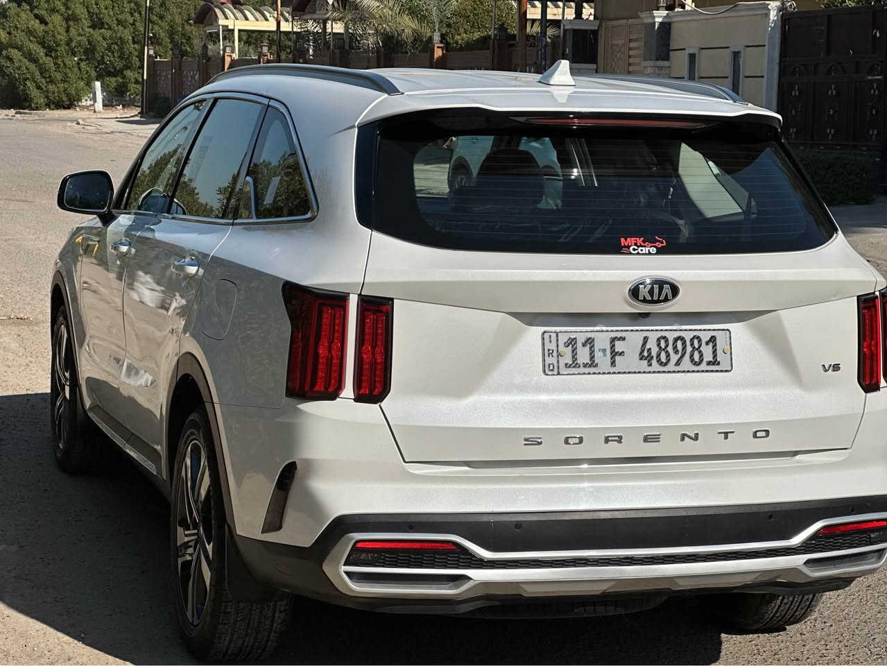 سيارة نوع سورنتو (خليجي )موديل 2021 
السعر 233$ $ بيه مجال بسيط كلش 
رقم بغداد جديد (11) تحويل ثاني يوم 
فول موصفات عده البنوراما سياره 6 سلندر سبعة راكب 3 قطع تبريد مري شفط جنطه كهربائي  كامرة حساسات  شاشة كبيرة كشنات جلد 
صبغ بيه فقط جملغ الأمامي وجملغ خلفي فقط الباقي مكفول سونار منشور  سياره كير مكينه حداديو تبريد كفالة 
السعر 233$ بيه مجال بسيط ماكو هيج سعر 
عنوان بغداد 
رقم تليفون *********** شمشمل, السليمانية
