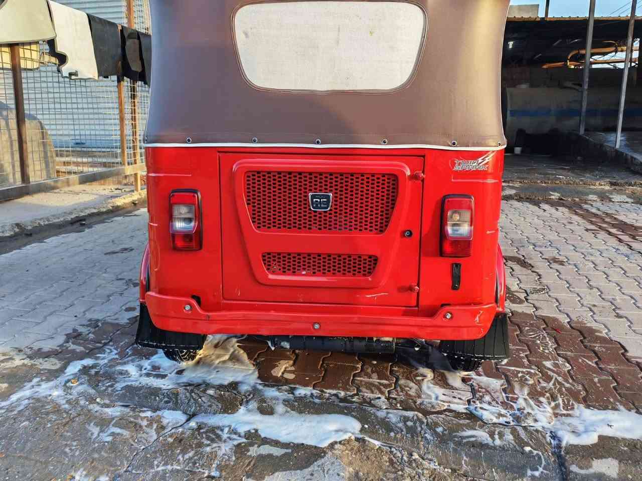 سلام عليكم تكتك ٢٣ زيرو مرقمه بغداد وبسمي تحويل ثاني يوم تخم تاير تكتك خير من الله لا خياس ولا شي ربع ما تصرف عليه كبل الشارع مكينه وكشر ومكفول العنوان الدوره ابو دشير الرقم ***********
