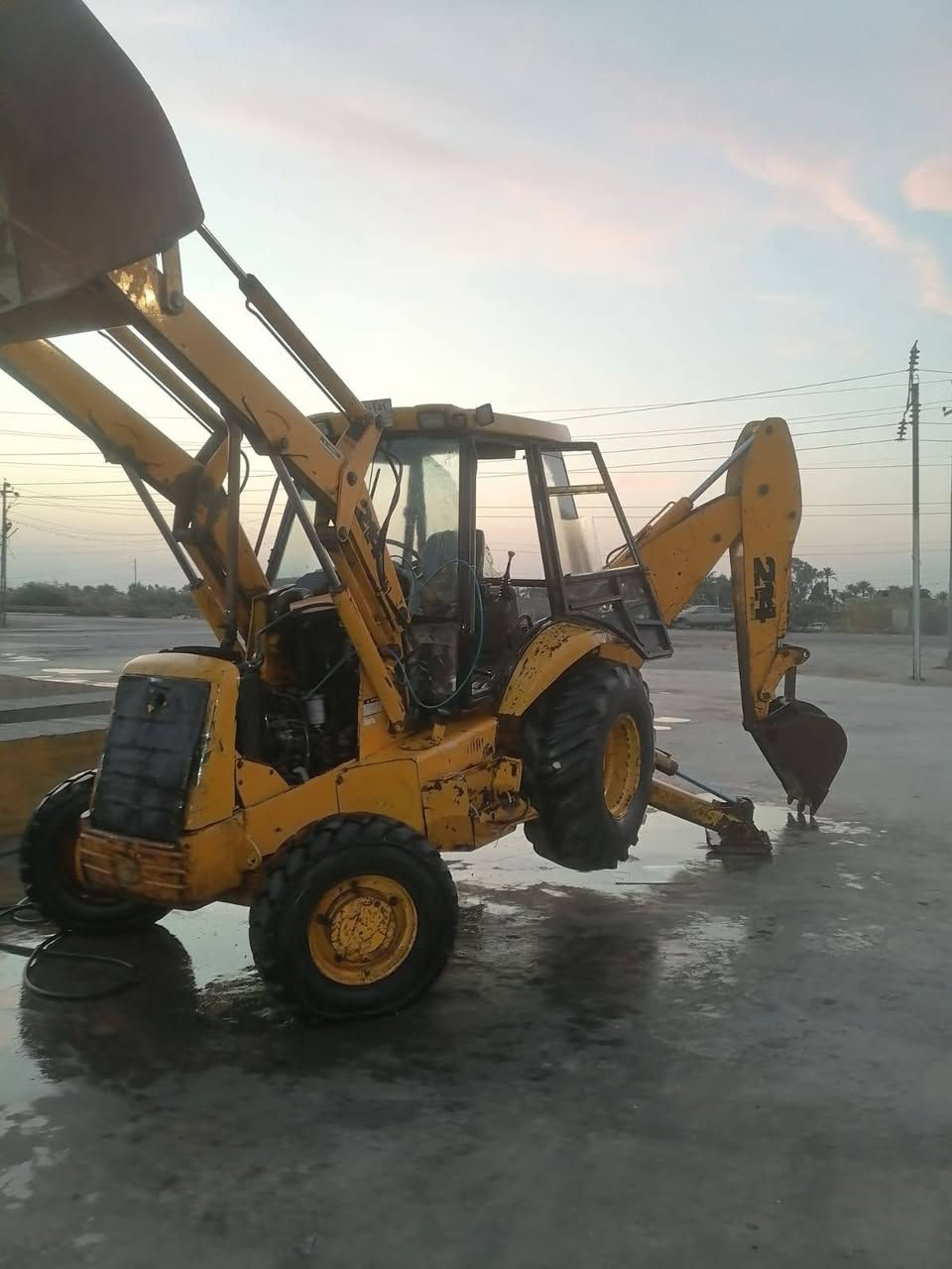 السلام عليكم 
للبيع حفاره جي بي سي موديل ١٩٩٨
رقم بغداد الماني حفاره جاهزه للعمل عنوان واسط النعمانيه ***********
***********
