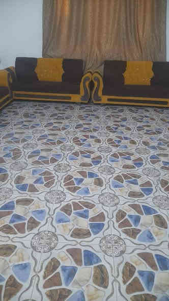 السلام عليكم بيت للبيع مساحة 270 بناء بلوك بحي الفداء بشارع أبو لبنان يحتوي على غرفتين وصالة 6×6
واستقبال 9×4 السعر 150
البيت رقم
***********
