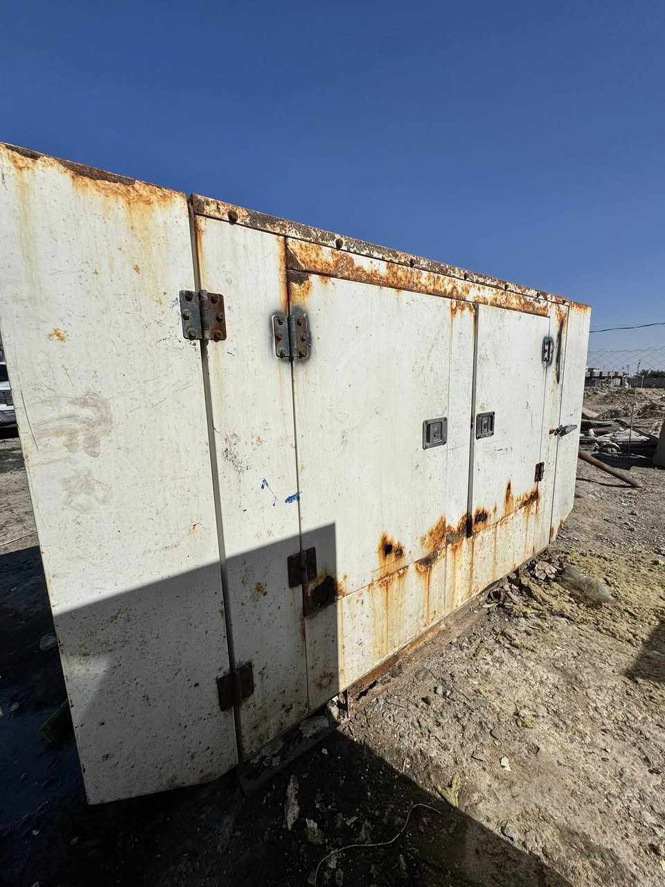 مولد نوع ازوزه امتياز صيني قدرة 20 كيفي تفيدك للبيت للمحل كلش راقيه وقويه وسعرها حلو اليريد يستفسر يتصل ع رقم ‭0771 733 3312‬
