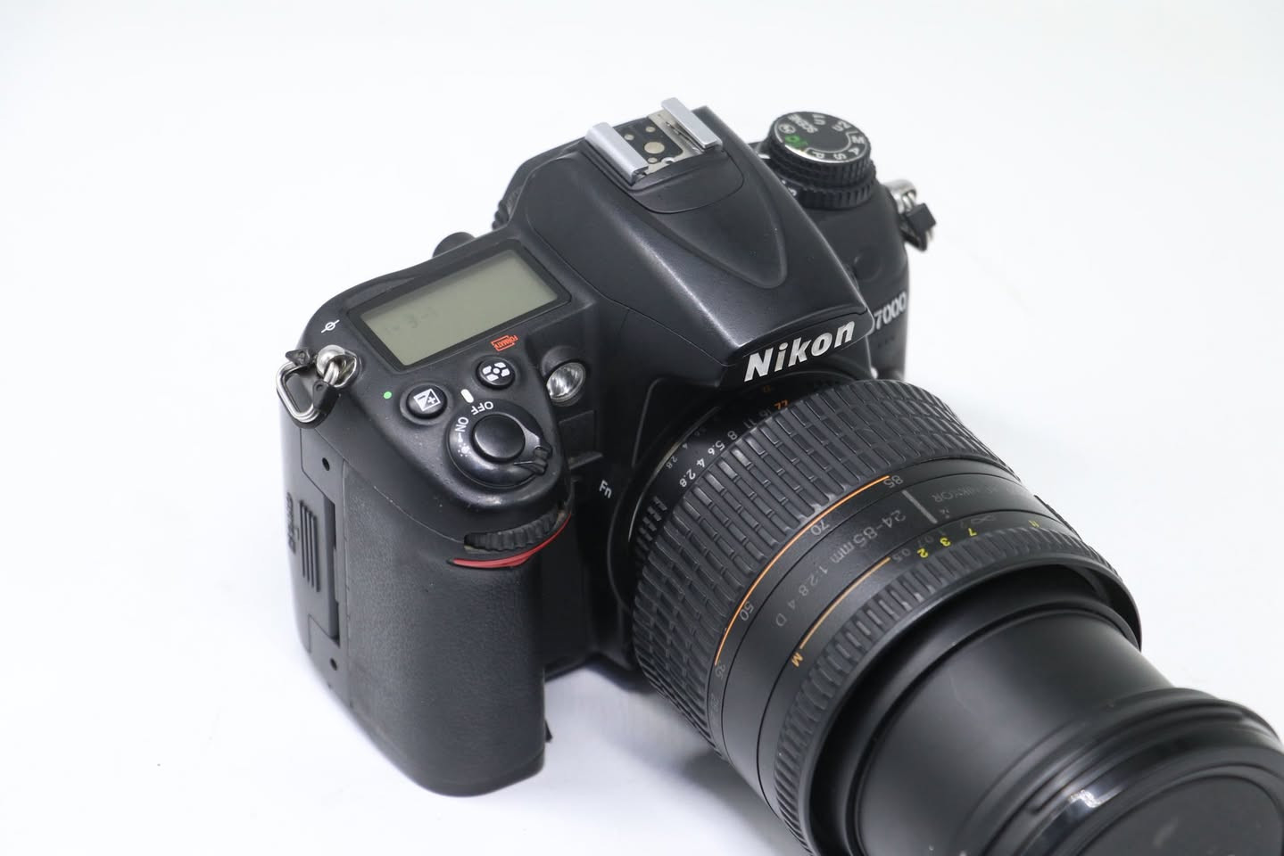 كأمره نيكون  (💣 ✨7000D 📸💣) نضافه 95/100 كامل ملحقات
📸
1- رام 32✅
2- حقيبه✅
3- حزام كتف✅
4- شاحنه اصليه ✅
5 بطاريه اصليه ✅ 
6- توصاله نقل صور ✅
يوجد توصيل كل العراق 🚚 السعر (⬅️390  الف ➡️) 
 ***********
