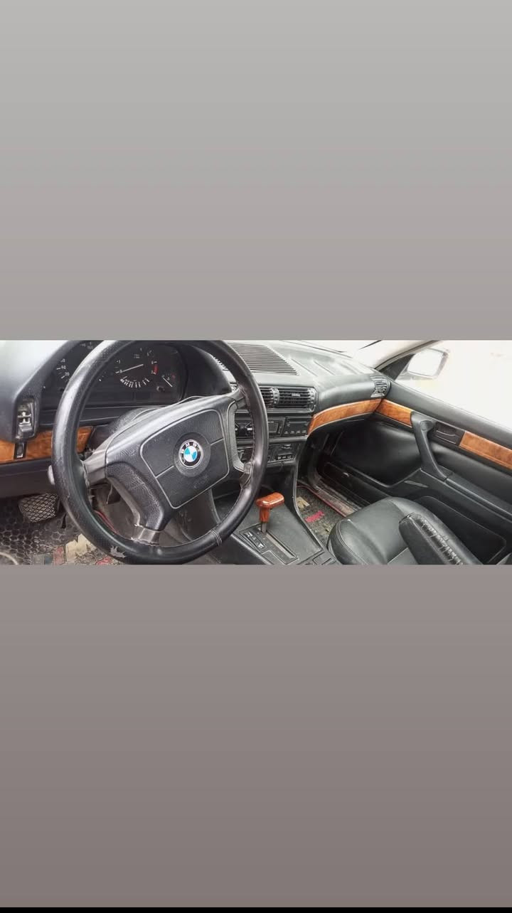 سلام عليكم سياره بي ام اصولي تحويل ثاني يوم سياره حداديه جديده تخم تاير مكينته بلادي حجمه 735. موديل ثنين. وتسعين مشروع وطني رقم بغداد كشنات كهربائي سياره تخبل كله بلادي السعر 50 وبيه مجال مكاني الناصريه الشطره ***********
