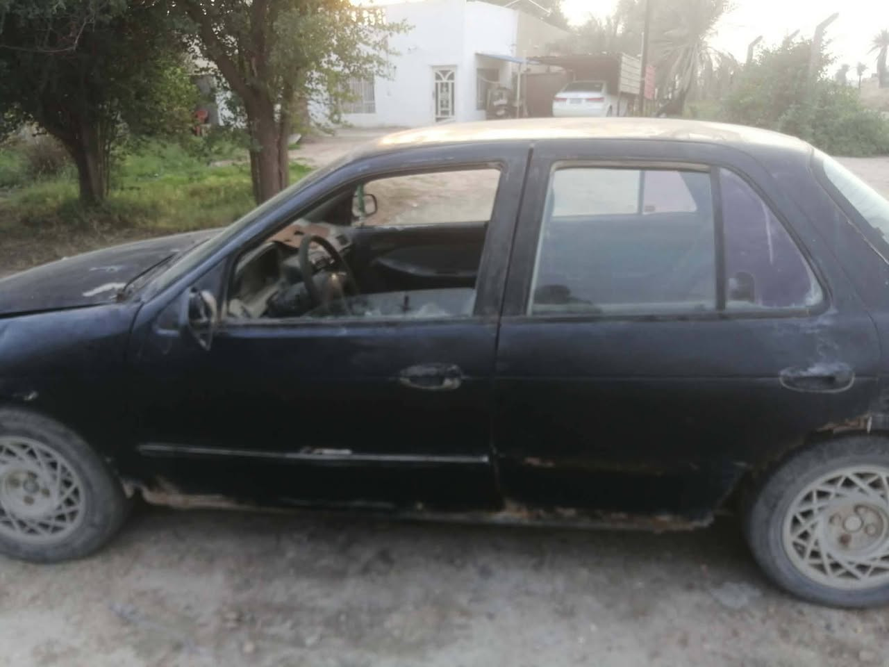 كيا سيفيا موديل 93 مفتوح
رقمها كربلاء راعيها ما اندله 

بيها عطل ب كهربائيات 

ابيع كومة حديد 

السعر 13 ورقة و بيها مجال قليل 

***********
