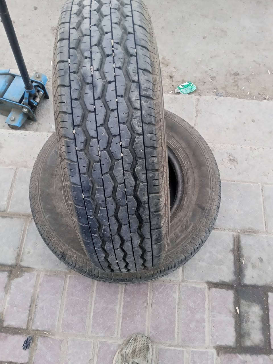 السلام عليكم زوج تايرات
15/195R
السعر 80تايرات أخو الجديد ولا ركعه ولا فتيله 
إنتاج 25
بغداد مدينه الصدر 
***********
