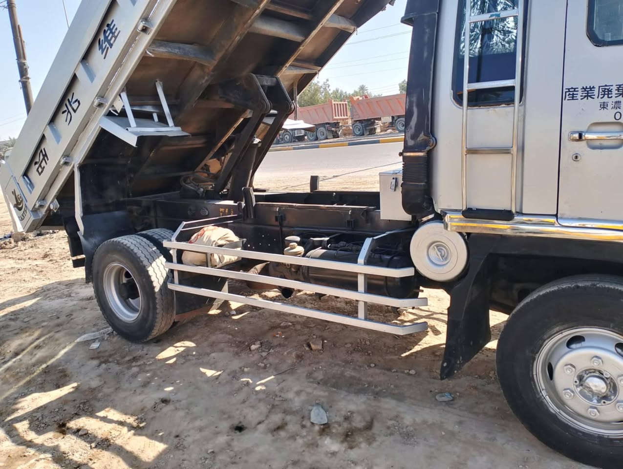 السلام عليكم سياره هينو قلاب للبيع موديل90 سنويه ل27 تخم تاير17,5  رقم بغداد بسامينه مكان شاميه مكلف بالنشر الاستفسار على الرقم***********
