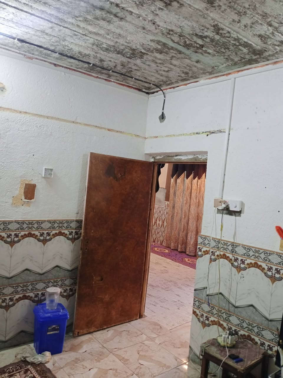 سلام عليكم بيت بزين العابدين قريب عل اربع سايدات بكاع الفحام البيت كله سيراميك كهرب كله جديده سعره ٦٠ وبي مجال تواصل ***********
