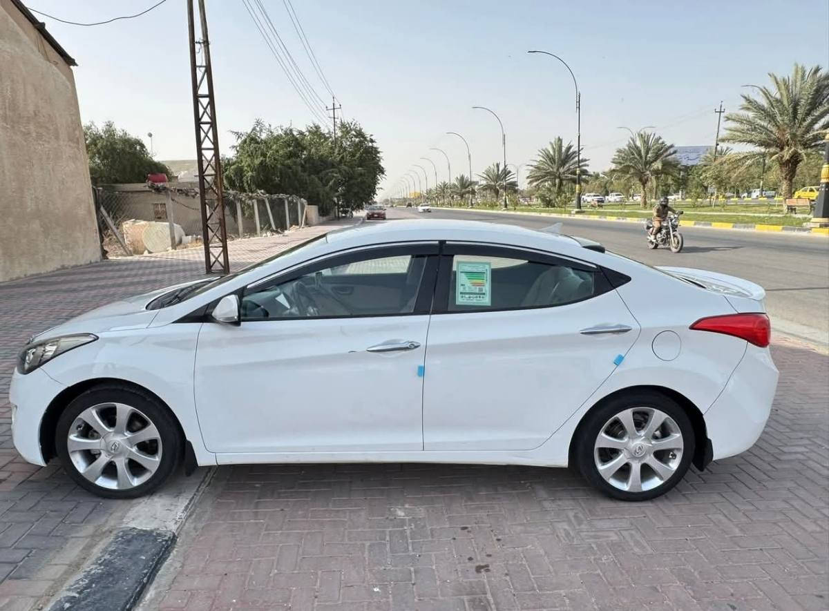 السلام عليكم النترا 2013خليجي رقم بغداد جاهزه
مكفوله من الضربه والتبديل والحار طخات بسيطه بدون دواخل شرط تكم شواصي جدد صبغتهن موضح بلسونار مكينه 1600دوش تبريد ثلج 
تدفئه تخم تاير حداديه جديده شاشه كامره تحكمات 
مكان السياره كربلاء السعر 90 للتواصل على هاذ الرقم 
***********
