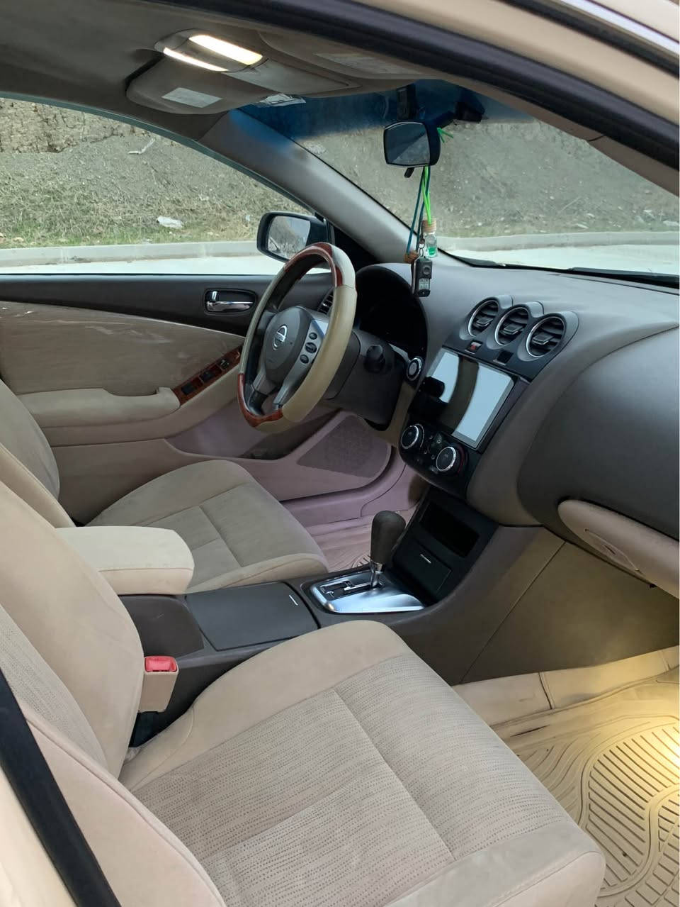 ‎نیسان ئەڵتیما مۆدێل 2012 گێڕ و مەکینە بەشەرت دوو بستی بۆیاخ سەنەوی تازەیە 2030 ژ.م 0771 027 9012‎ Singapore
