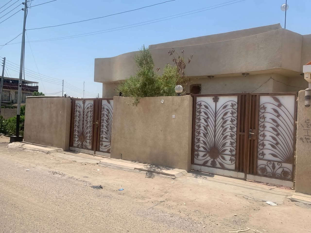 ٣ بيوت للبيع مع كراج كبير بصف البيوت المساحه ٤٤٠ ركن على شارع واجهيه ٢٢ ونزال ٢٠ طابو عنوان ابو ابو الاخصيب جامع شهيد طه قرب شارع الداخلي ٢٠٠متر كلشي قريب عليك من سوق ومدارس منطقه هادئه لاازعاج ولا شي تاخذ واحد وتاجر البقيه وانتا المستفاد وسعرهن مناسب  ***********
