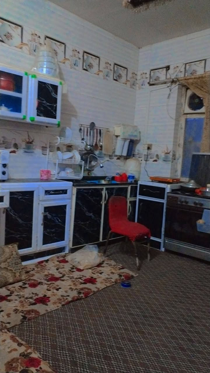 يالله..اللهم صل على محمد وآل محمد
الدار للبيع الموقع طريق المعارة قرب سيد جواد العناوي شارع الكافتيريا يبعد عن الشارع العام ٤٠متر المساحة ٢٣٥متر البناء طابوك  يحتوي على 
غرم نوم العدد ٣         ٤×٥
صالة      العدد ١          ٧×٥
استقبال العدد ١.          ٨×٥
مطبخ  العدد.   ١          ٥×٤
صحيات  العدد ٢ خارجية داخلية 
السقف عكادة بيت نظيف ومرتب طابو زراعي سند ٢٥ للإستفسار اكثر الاتصال على الأرقام التالية
 
***********  *********** او مراسلة الصفحه خاص
