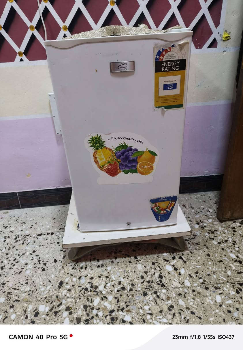 مبرده واحد ونص للبيع سعره 40وبيه مجال //ثلاجه حجم زغير للبيع سعره 70
الاستفسار الاتصال عل رقم ***********
