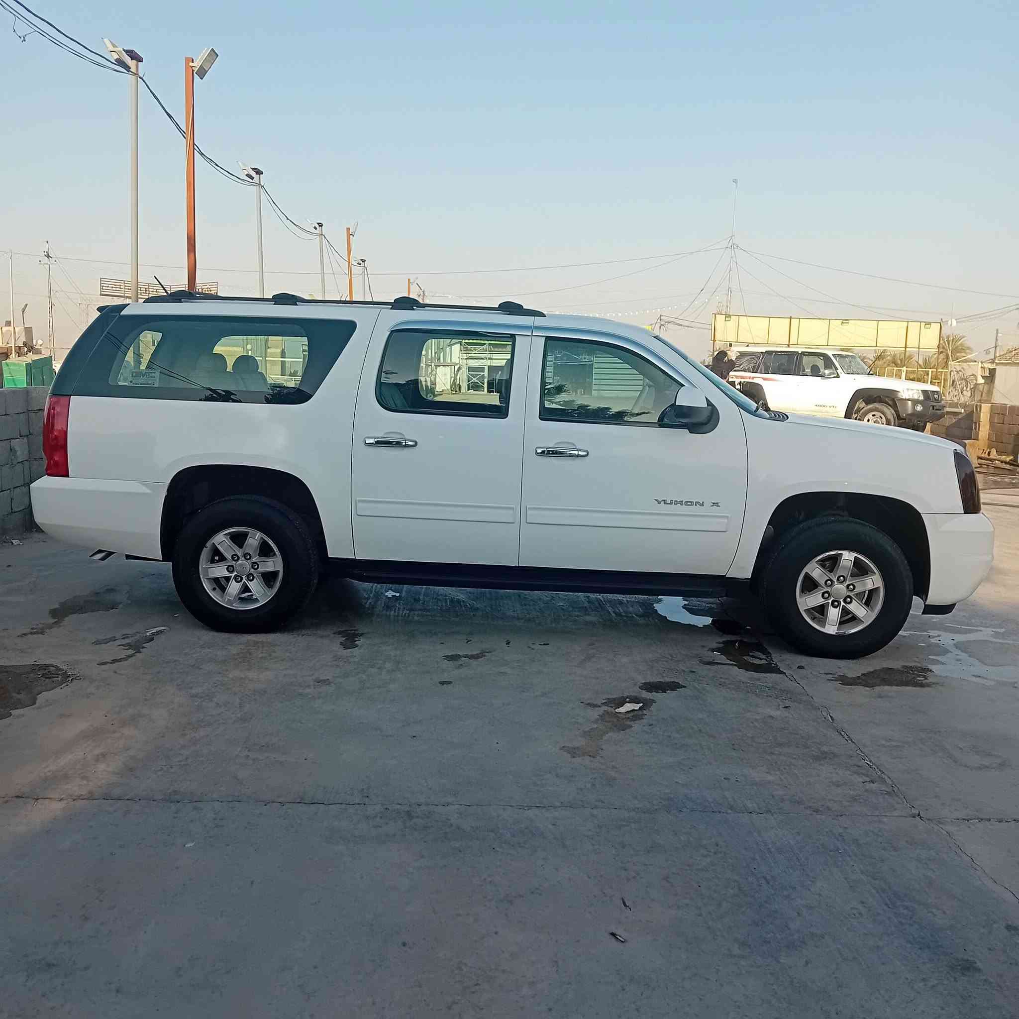 جمسي يوكن للبيع موديل ٢٠٠٩ خليجيه مكينه بيه تنقيص كير اكسل صدر دوشمه ارضيه تبريد باتري صدر خير من الله حادث جاملغ وباب طخه بصيطه مو ضربه قويه القطع نفسهن ممبدل بيه اي شي مصفره هيئه وغرامات  سعره ١٤٠ بيه مجال 
للستفسار ***********
