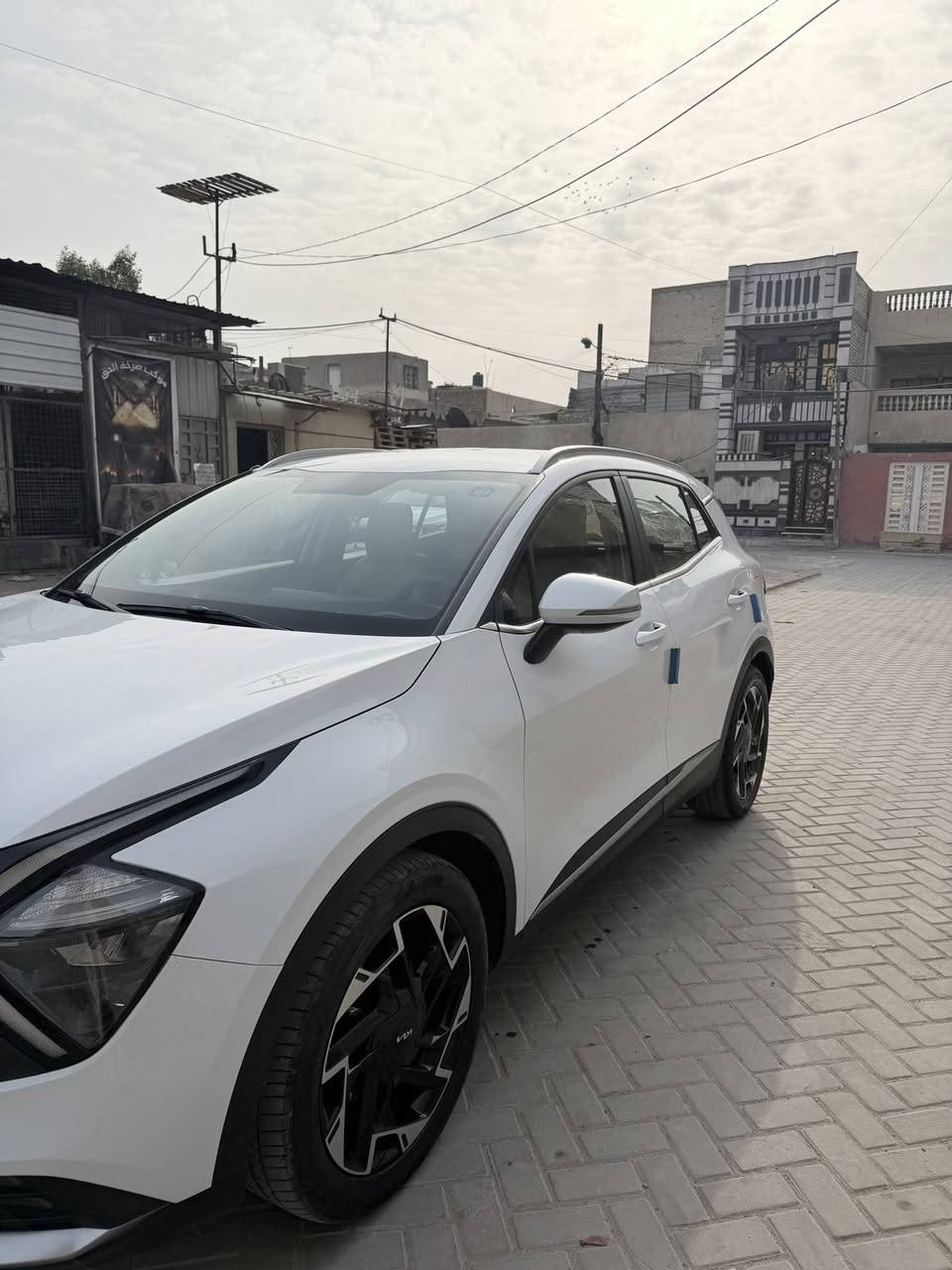 سلام عليكم سياره سبورتج 2022 سياره نضيفه مشايه ٥٠الف حقيقي سياره بيه باب صبغ بدون دواخل بيه طحه صغيره جدا على كد اضفر بل بنيد 
السعر١٩٨
رقم الهاتف ***********
