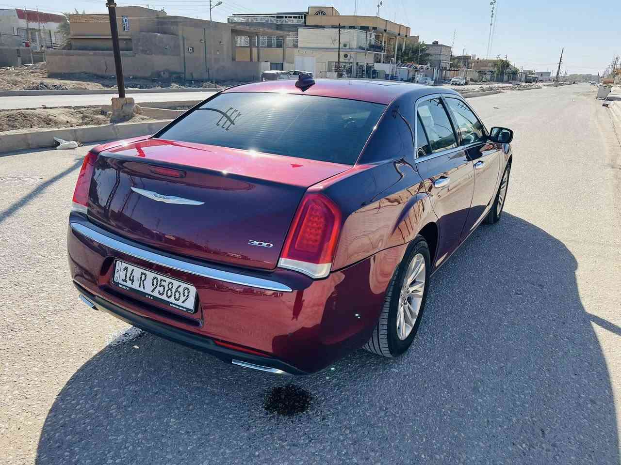 السلام عليكم كرايسلر اوباما موديل 2017 مسجله 2022 رقم بصره نكليزي تحويل مباشر وارد امريكي حادث باب وجاملغ جهه السائق والبنيد بي رشه واضحه شوف العين فقط باقي السياره كفاله ماشيه 160 الف  فئهC  فول مواصفات دواخل ابيض بلادي مواصفات سي C معروفه فول مواصفات بنرامه كشنات جلد ابيض تدفئه خزن ميموري تحكم ستيرن كامره خلفيه دواره تشغيل عن بعد شاشة كبيرة بلوتوث وايفاي ويل 18 مكسيكي تخم تاير حداديه كله جديد مكينه كير كفاله  استخدام شخصي مكان السياره البصره القرنه 
للاستفسار الاتصال/ ***********
