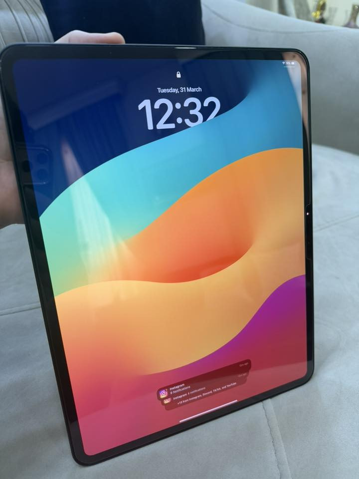 لسلام عليكم
Ipad pro m4 13 inch 256gb للبيع

صحة البطارية ٩٥٪؜
النظافة ١٠٠٪؜ مابيه ولا شخط بس ضربة صغيرة كلش موضحة بلصور

الجهاز بعدة بالضمان 19\8 ينتهي والوصل موجود

السعر 1200 قفل
مليون و٢٠٠


**إذا كنت صاحب هذا الإعلان وتريد حذفه لأي سبب، رجاءا أرسل رسالة إلى الدعم الفني**