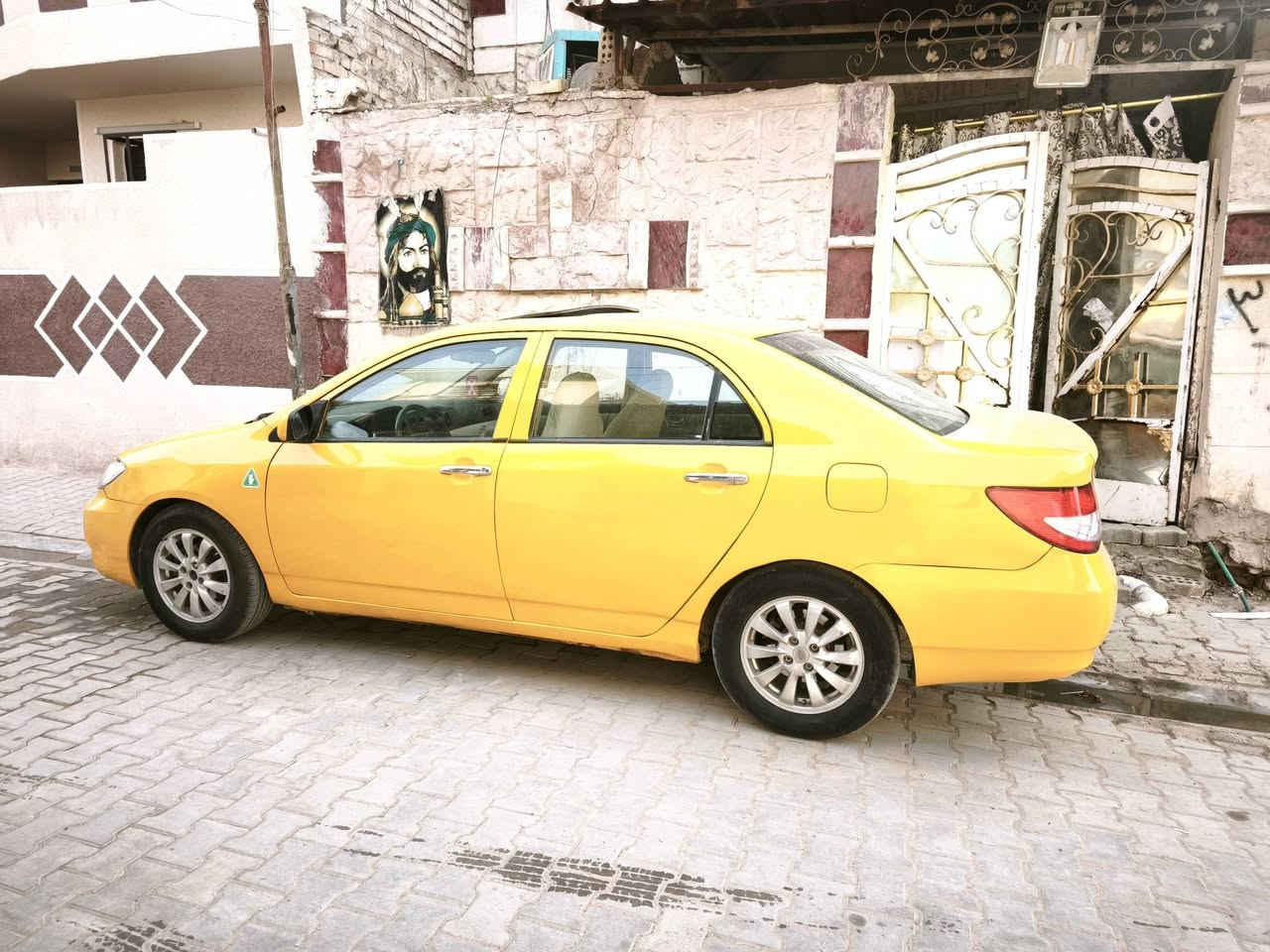 السلام عليكم بي واي دي 2011 كير اوتو السياره بيها طخطخات مال شارع وصبغتها عام جماليه صبغ درجه اوله كير ومكينه لانسر بلادي بيها منضومه مال غاز بس يرادلها ادامه شغاله كلشي مابيها باسمي هزه جديده سنويه لل2031 ارقام جدد السعر 47 وبيها مجال مكاني نهاية حي اور ***********
