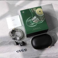 شباب سماعة بهذا الشكل لا مستخدمة جديد جديد لوك بعده بسلفون   ‏أعلى سعر...