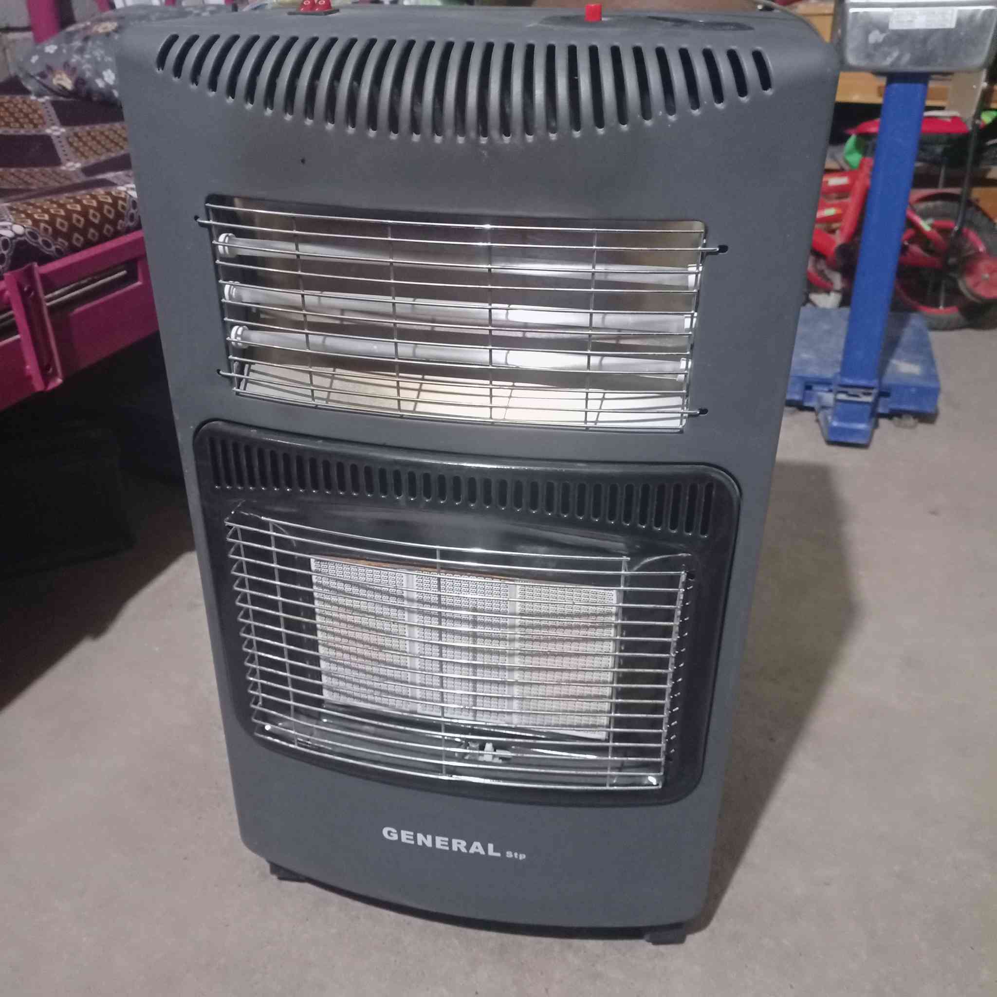 سلام عليكم صوبه غازيه البيع مشتغله موسم واحد نضافه فول شراي يتصل ***********
