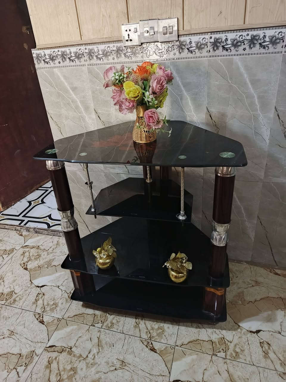 ميز طعام ويا 4 كراسي 150
ميز بلازمه 20 
ديوان 150


**إذا كنت صاحب هذا الإعلان وتريد حذفه لأي سبب، رجاءا أرسل رسالة إلى الدعم الفني**