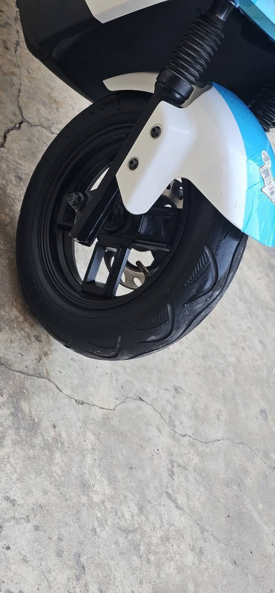 السلام عليكم 
مطور للبيع 
موديل 2025
5بطاريات شرط انطيك ع الفحص 
3نمره
وايرمنيه كلها شغاله 
ملف شرط 
عقل شرط 
سويج +بصمه 
مطور معروفه موصفات 
#السعر575 وبي مجال 
عنوان موصل الأيسر 
***********
