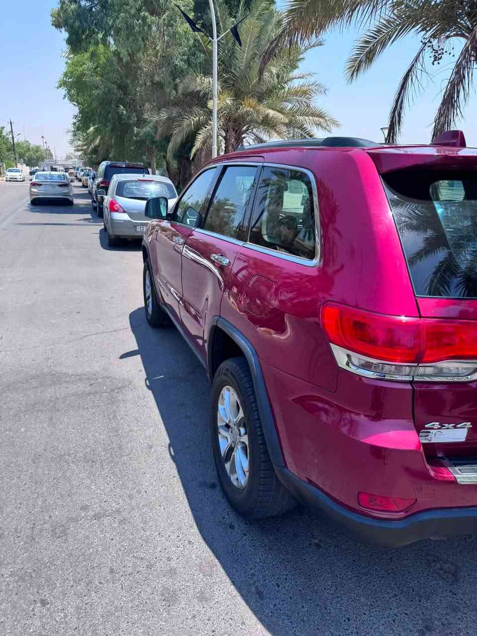 السلام عليكم جيب لمدد موديل 14
فول مواصفات بنورما دبل سلايت
سيارة خليجي 1/1 لمتد مواصفات معروفه 
السيارة جكات شرط كلشي شغال بيهه 
 سنوية باسمي ثاني يوم تحويل ***********
مكاني بغداد الطوبجي السعر (200)  او  بيهه مجال
