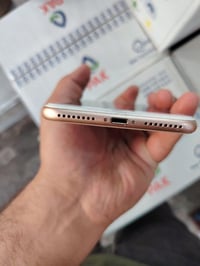 ايفون 8 بلاص مكفول.  ممفتوح ولا داخل تصليح  مثل مووضع بل صوره فقط الفط...