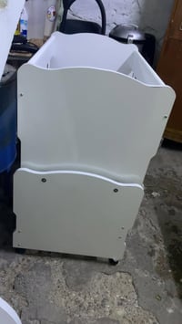 سرير اطفال جديد استخدام شهر واحد فقط بدون اي عيب شخط مابي صالح للاطفال...