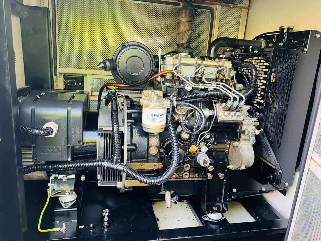 النوع بيركنز بزون إنكليزي الأصلي  🇬🇧
نوع التوليد لوري سومر فرنسي 🇫🇷
نوع الكاتم جبيلي 100‎%‎100
المحرك ورأس التوليد مشروط من الفتح والتبديل ثري فيز + نظام حمايه متكامل واطفاء وتشغيل ذاتي ( اوتو ) 
 للاستفسار 
***********
***********
