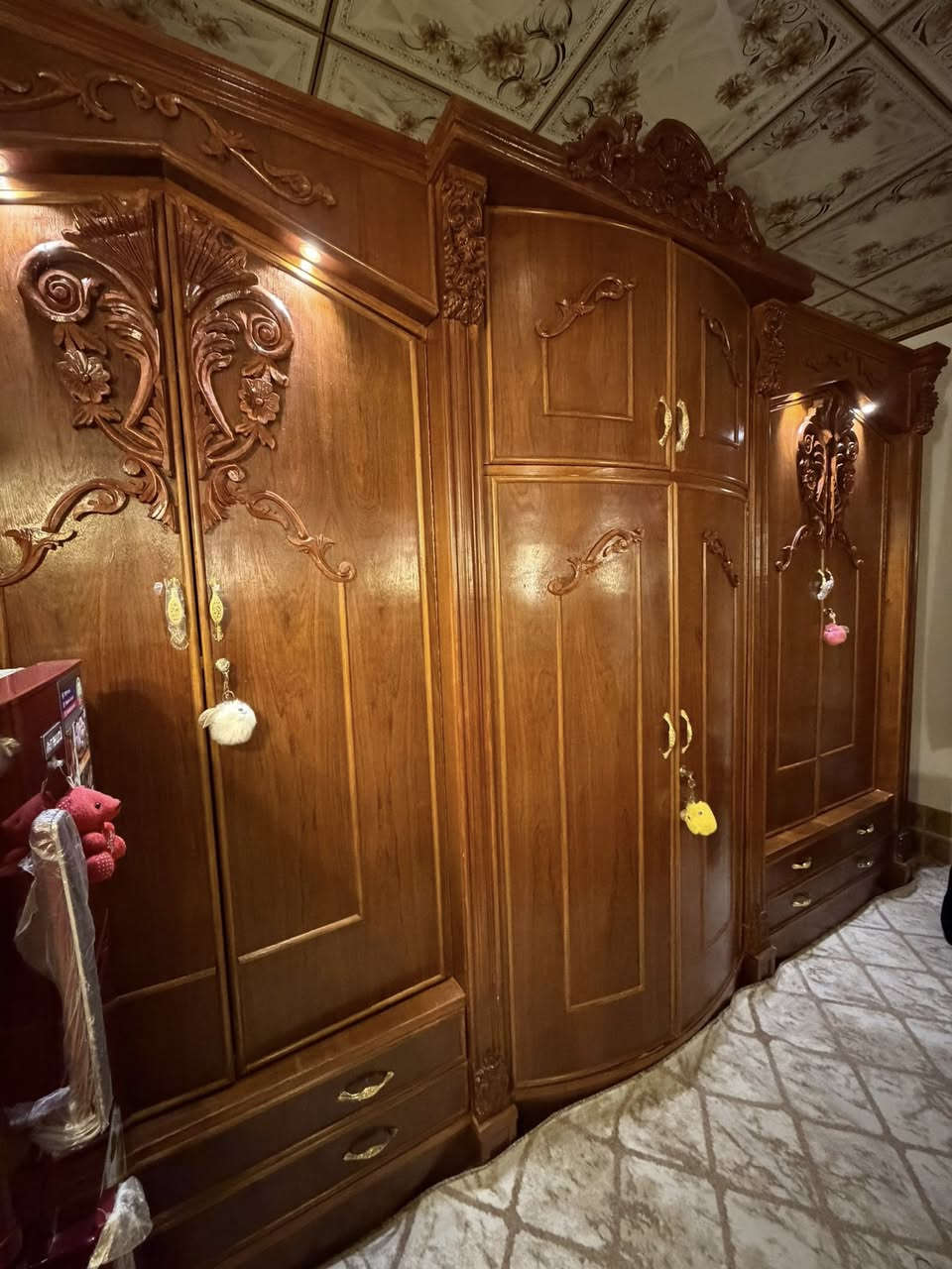 للبيع غرفه نوم حطاطه شغل درجه اولى ونضافه ١٠٠٪؜صبغ جديد شرط تجي وتشوفه بعينك إذا مونضيفه لتاخذه لغرفه ستعمال قليل حيل جديد 
مكان الغرفه حديثه الحي العسكري 
***********
