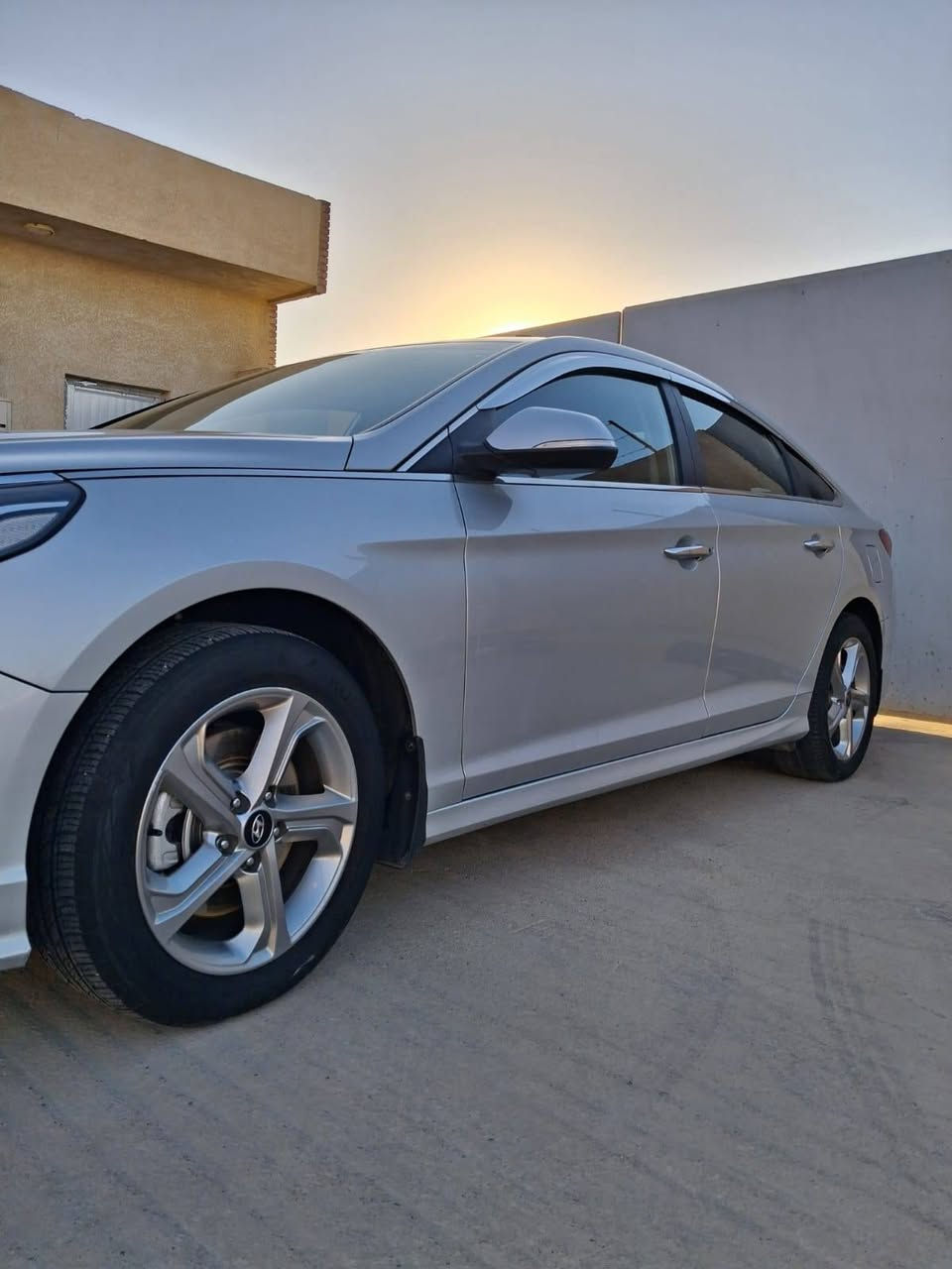 السلام عليكم
للبيع
سوناتا موديل 22 رقم اربيل سياره جاهزة من كلشي
السيارة فول مواصفات حساسات هاند بريك مرايات شفط 
السيارة بيها بس تبديل بكوريا باقي التفاصيل والسعر اتصل وتدلل ***********
