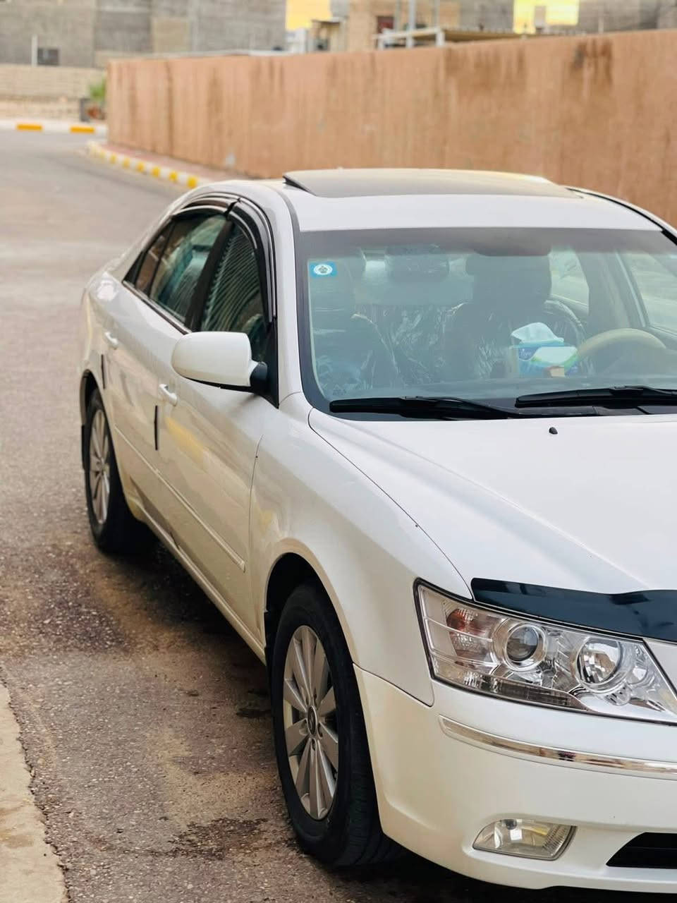 السلام عليكم
سوناتا 2009

وارد أمريكي =

سيارة فول مواصفات 

مواصفات السيارة

مكينه 2400 دوش

فتحة سقف

ويل كب  

 تحكم ستيرن جهتين  

كشن كهرباء تحكم جهتين 

دواخل صاج

تخم تاير جديد

صدر امامي خلفي جديد

سيارة احلى من صور

سيارة كفاله عامه من عدى ضرر جاملغ وتلگيطات صبغ بالقمارة 

رقم انبار تحويل ثاني يوم

مكان الأنبار الرمادي السعر 111 وبيها مجال للشراي

***********
