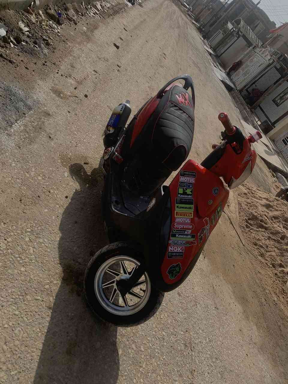 السلام عليكم ماكس عدله موديل 2007 دراجه جاهزه من كلشي تاخذها تلف راسك وتنام  دهن ستوني مبدل يدات بريك وبانزين رياضي تزويد سبايدر كاربون فايبر ستاند سبع الوان كلجات الكدام بلادي و الكلج الوره رياضي الدبل الوره سبع الوان تزويد بيها تلبيست كشن رياضي بيها لزكات تزويد وكفراتها تجاري البلادي احمر جارد موجودات عندي و الويلات نجمي اصلي وبيها عداد رياضي وصالنصه sc رياضيه جعره وصوت تخبل دراجه مجهزه من كلشي السعر 700 وبيها مجال للشراي لل استفسار ***********
