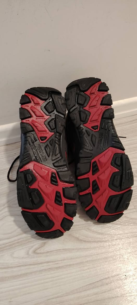 Regeta
العنوان: رفيقك المثالي للمغامرات والهايكنج! 🏔️🥾
​حذاء Regatta Holcombe IEP المصمم خصيصاً ليتحمل أصعب الظروف الجوية والتضاريس الوعرة.
​مقاوم للماء: بفضل تقنية Isotex، يحافظ على جفاف قدميك تماماً في المطر والطين.
​نظام IEP: نعل متطور يوفر ثباتاً فائقاً ويمنع الانزلاق على الصخور والأسطح الرطبة.
​راحة وحماية: حماية إضافية عند الأصابع والكعب لضمان سلامة قدمك أثناء المشي لمسافات طويلة.
​جودة عالية: خامات متينة تدوم طويلاً وتسمح بمرور الهواء.
​المقاسات المتوفرة: [اكتب المقاسات هنا]
السعر: [45000]
للطلب: يرجي ارسل رسالة


**إذا كنت صاحب هذا الإعلان وتريد حذفه لأي سبب، رجاءا أرسل رسالة إلى الدعم الفني**