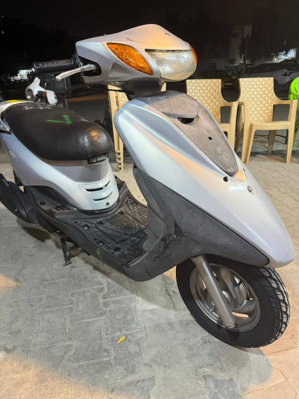 بريز لايت عالي قبل 4 ايام منزلها جديدة سعرها 850 وبيها مجال مكاني بغداد الحريه ***********
