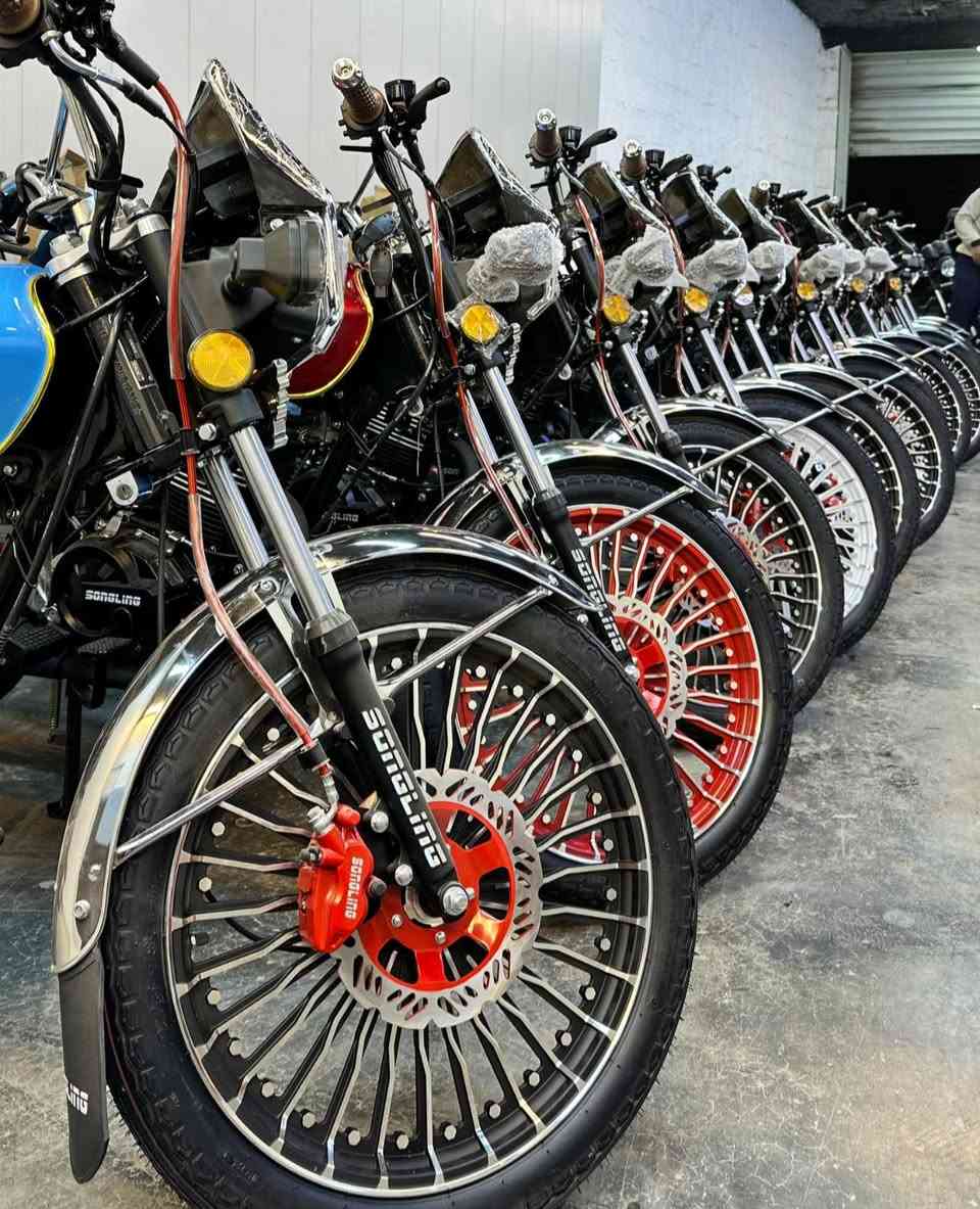 يتوفر لدى معرض الرواسي ‭‭0773 160 4138‬
البيع بالتقسيط المريح 
القسط الشهري للنامه 70 الف 
القسط الشهري للسيفان 86 الف
القسط الشهري للدايوان جبلي 140 الف
القسط الشهري للبوكسر مرقم 245 الف 
العنوان بغداد شارع فلسطين شارع الظلال مقابل اول استدارة بعد تقاطع معارض النهضة باتجاه وزارة الداخلية
