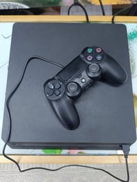 بلاي4 سلم • نظيف جدا • يد وكيبل أصلي