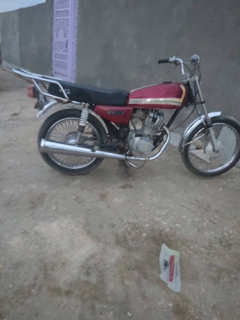 السلام عليكم شباب دراجه اربعه كير للبيع كلك موديل 21 السعر 250 وبيها مجال العنوان ال حمد وهاذه رقمي ***********
