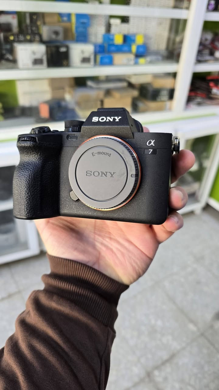 SONY-A7IV سعره مليونين و450الف
GM2-70.200F2.8سعره مليونين500الف
كامره وعدسه مستخدم مره واحده  فقط 
نضافه100% كامل ملحقات اصليه كارتون
شتره100صوره فقط ✅️ مكاني بابل 
***********
***********
