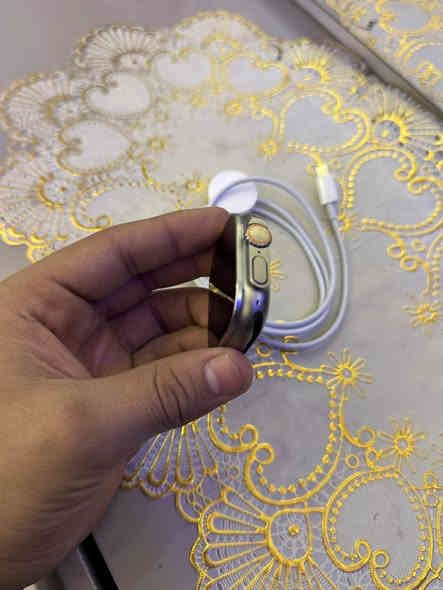 السلام عليكم عندي ساعة ابل الترا 1 
بطارية 91 ذكرته 32 بدون ملحقات 
بس كيبل اصلي حجم 49 شخط واحد
ما بيه نضافه 100/100 مكاني بغداد 
السعر 450 قفل من الخير الهاتف 
***********
