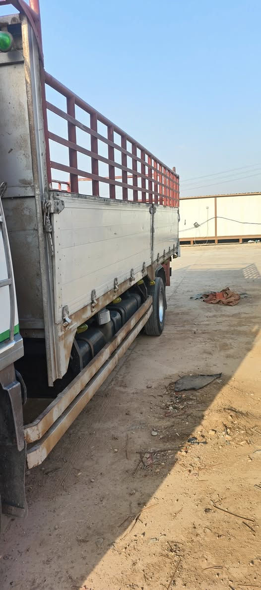 بدي للبيع سته وربع صفاح سبعين70/البركان وسط صويره(***********
